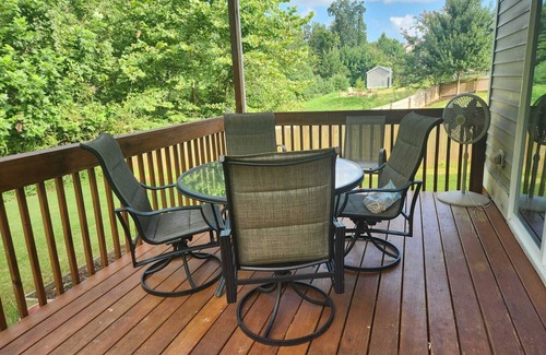 Burlington Casa | Spacious 4-bedroom house with WiFi and AC in Burlington. On a cul-de-sac.