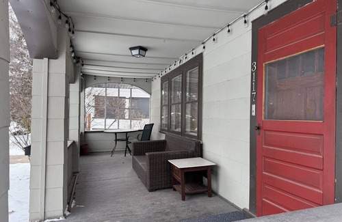 Des Moines Casa | Spacious 4-bedroom house central to Des Moines near Drake Univ. Fenced yard