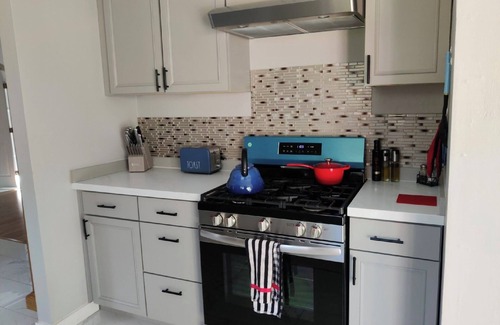 East Richmond Heights Casa | Spacious 4-bedroom house with AC, in El Cerrito CA with views of Mt. Tamalpais,