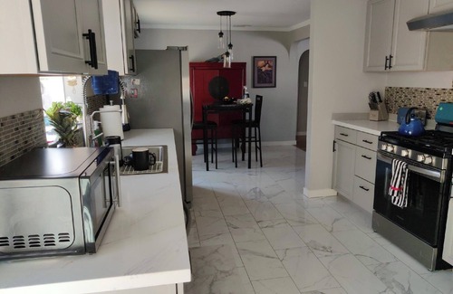 East Richmond Heights Casa | Spacious 4-bedroom house with AC, in El Cerrito CA with views of Mt. Tamalpais,