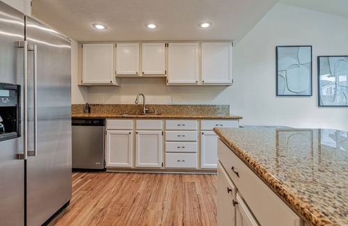 Half Moon Bay Casa | Spacious 4-bedroom house with AC 10 mins walk to beach, hiking n Pier & Dogs ok