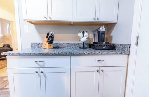 Oakland Casa | Spacious 4-bedroom house in marvelous Pittsburgh with WiFi, AC
