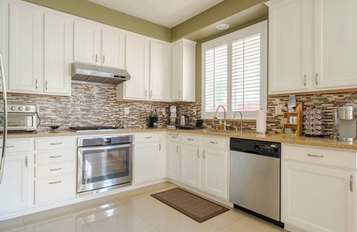 Natomas Creek Casa | Spacious 4-bedroom house in Sacramento Near Downtown and Airport