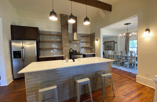 Heritage Casa | Spacious 4-bedroom house on historic Hopkins street San Marcos with WiFi, AC