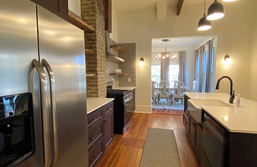Heritage Casa | Spacious 4-bedroom house on historic Hopkins street San Marcos with WiFi, AC