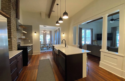 Heritage Casa | Spacious 4-bedroom house on historic Hopkins street San Marcos with WiFi, AC