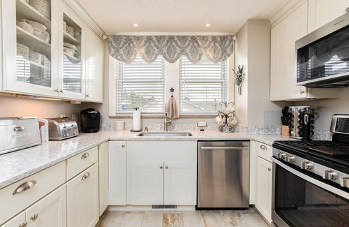 Northeast South Bend Casa | Spacious 4-Bedroom Home 1 Mi to ND Stadium!