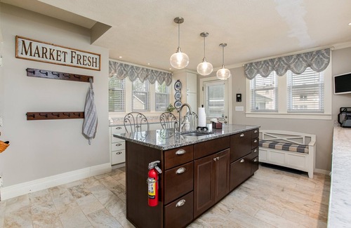 Northeast South Bend Casa | Spacious 4-Bedroom Home 1 Mi to ND Stadium!