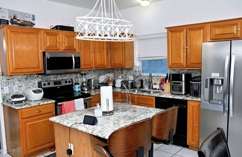 Southeast Arlington Casa | Spacious 4-bedroom house with AC, Wi-Fi superb in the Heart of Arlington, TX!