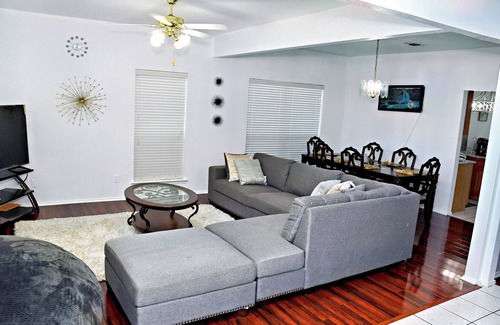 Southeast Arlington Casa | Spacious 4-bedroom house with AC, Wi-Fi superb in the Heart of Arlington, TX!