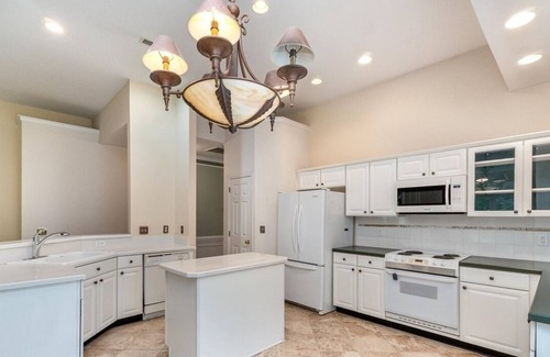 Provincetowne Casa | Spacious 4-bedroom house in welcoming Charlotte with AC close to shopping center