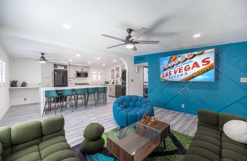 Winchester Casa | Spacious 4-bedroom house with Pool, BBQ, Near Strip/Downtown
