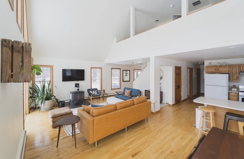 Pine Bush Casa | Spacious 4-bedroom home on 5 acre farm near Minnewaska State Park