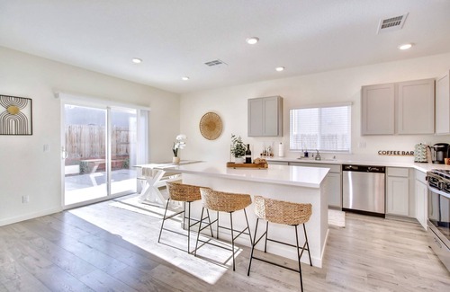 Pleasant Grove Casa | Spacious 4-bedroom house in charming Roseville for Mid-Term Rental