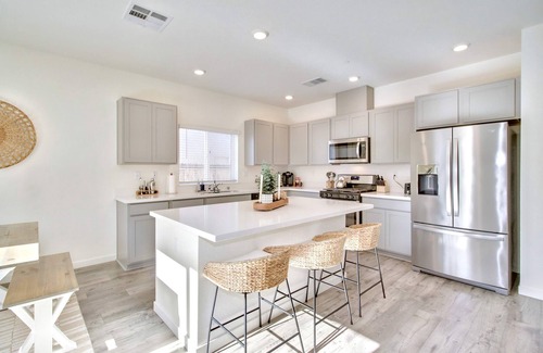 Pleasant Grove Casa | Spacious 4-bedroom house in charming Roseville for Mid-Term Rental