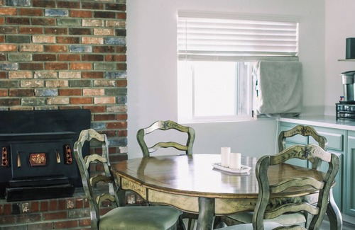 Tehachapi Casa | Spacious 4-bedroom home, AC, beautiful backyard with views, and deluxe hot tub.