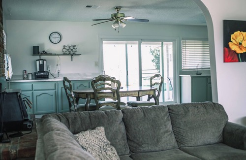 Tehachapi Casa | Spacious 4-bedroom home, AC, beautiful backyard with views, and deluxe hot tub.