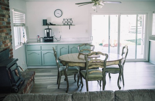 Tehachapi Casa | Spacious 4-bedroom home, AC, beautiful backyard with views, and deluxe hot tub.
