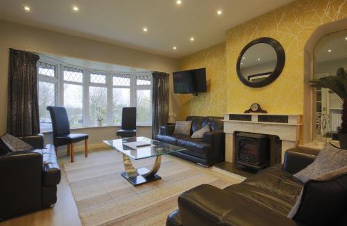Enniskillen Casa | Spacious 4 Bedroom Home - 5 min walk to town