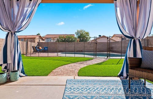 Avondale Casa | Spacious 4 bedroom home with pool