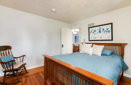 Northeast South Bend Apartamento | Spacious 4-Bedroom Home 1 Mile to Notre Dame Stadium