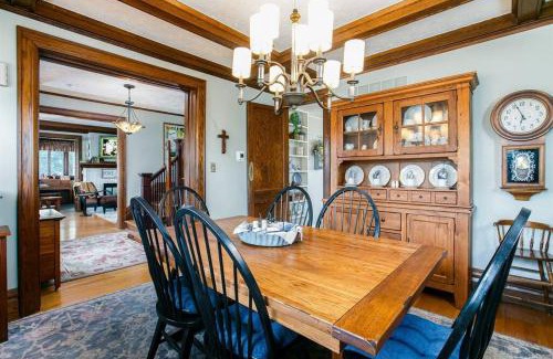 Northeast South Bend Apartamento | Spacious 4-Bedroom Home 1 Mile to Notre Dame Stadium