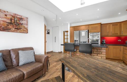 Kenton East Casa | Spacious 4 Bedroom Home, Prime Location, Parking