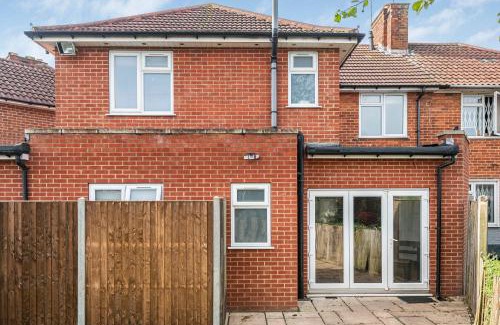 Kenton East Casa | Spacious 4 Bedroom Home, Prime Location, Parking