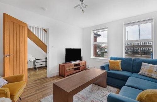 Kenton East Casa | Spacious 4 Bedroom Home, Prime Location, Parking