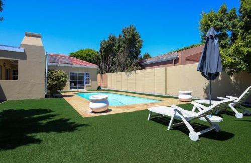 Parklands Casa | Spacious 4-Bedroom Home With a Pool