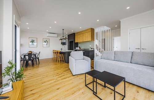 Torbay Casa | Spacious 4-bedroom house in wonderful Auckland with AC
