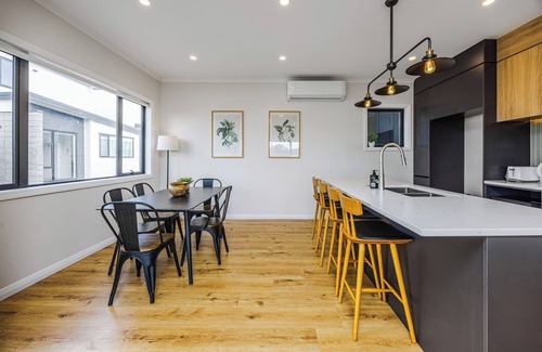 Torbay Casa | Spacious 4-bedroom house in wonderful Auckland with AC