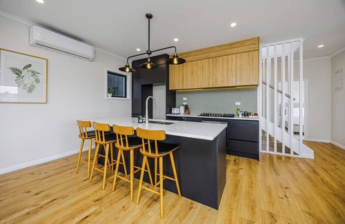 Torbay Casa | Spacious 4-bedroom house in wonderful Auckland with AC