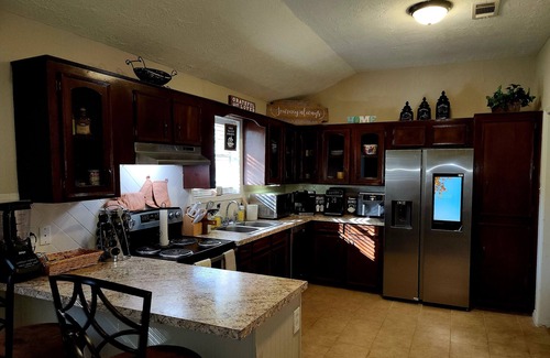 Beaumont Casa | Spacious 4-bedroom house in brilliant Beaumont with AC, WiFi