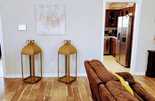 Beaumont Casa | Spacious 4-bedroom house in brilliant Beaumont with AC, WiFi