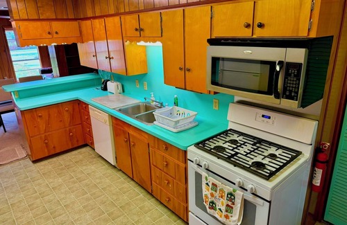 Rockport Casa | Spacious 4-bedroom house in charming Rockport with AC, WiFi BAR