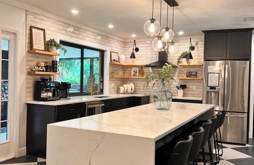 Sarasota Casa | Spacious 4-bedroom house, 6 Beds, Screened In Heated Saltwater Pool, Arcades