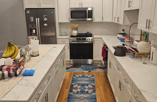 Norwood Park Casa | Spacious 4-bedroom house in awesome Chicago with WiFi, AC
