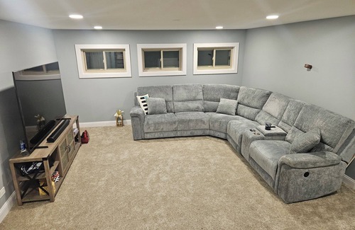 Norwood Park Casa | Spacious 4-bedroom house in awesome Chicago with WiFi, AC