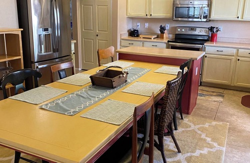 Ashley Heights Casa | Spacious 4-bedroom house in Gilbert with AC