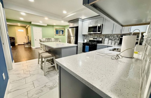 Chicago Casa | Spacious 4-bedroom house in welcoming Hammond . 10 minutes of horseshoe Casino.