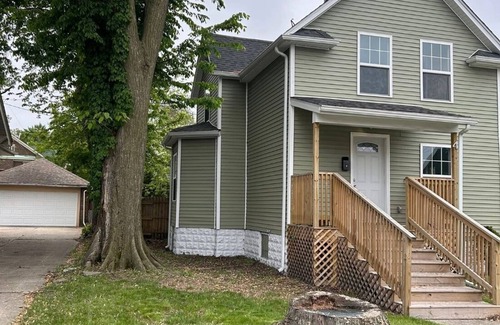 Chicago Casa | Spacious 4-bedroom house in welcoming Hammond . 10 minutes of horseshoe Casino.