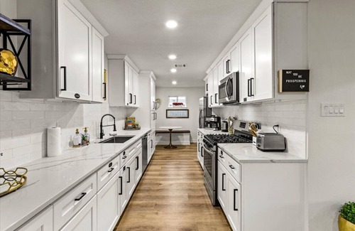 Westbury Casa | Spacious 4-bedroom house with AC, WiFi, Houston Hideaway 10 min to NRG
