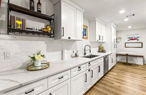 Westbury Casa | Spacious 4-bedroom house with AC, WiFi, Houston Hideaway 10 min to NRG