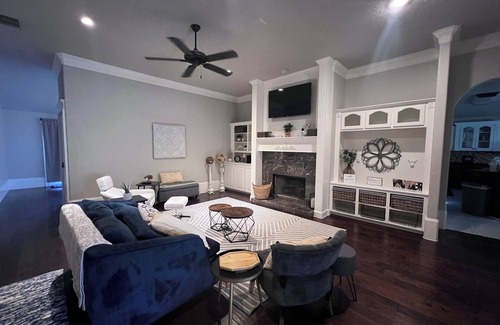 Lubbock Casa | Spacious 4-bedroom house in peaceful South Lubbock with wifi, near shopping/Tech