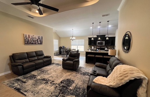 McAllen Casa | Spacious 4-bedroom house in charming McAllen with Pool