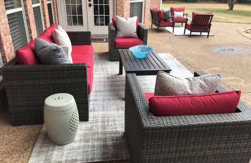 Lake Dallas Casa | Spacious 4-bedroom house on 3 Acres in fabulous Lake Dallas with AC & WiFi