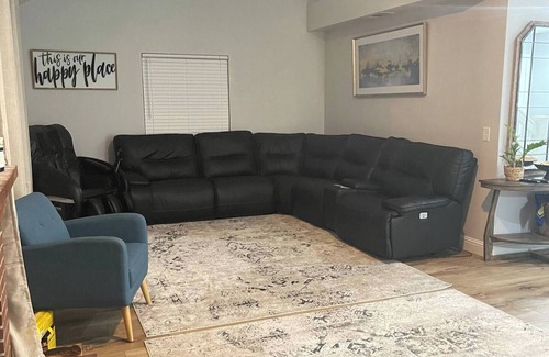 Fresno Casa | Spacious 4-bedroom house with AC and WiFi in lovely Fresno