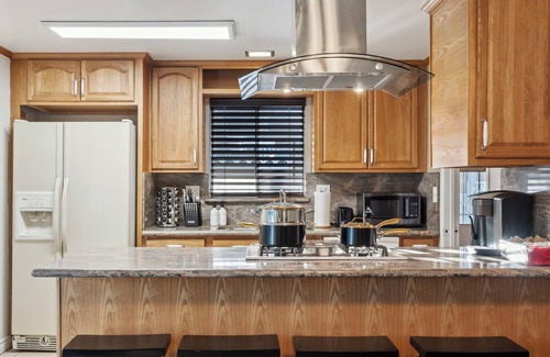 Anaheim Resort Casa | Spacious 4-bedroom house near Disneyland with WiFi, AC, Private Pool, & Hot Tub