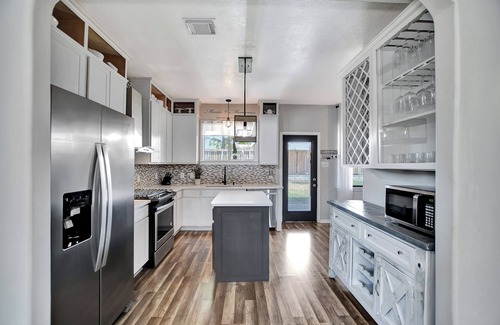 Spring Casa | Spacious 4-bedroom house Near Exxon, The Woodlands, Airport